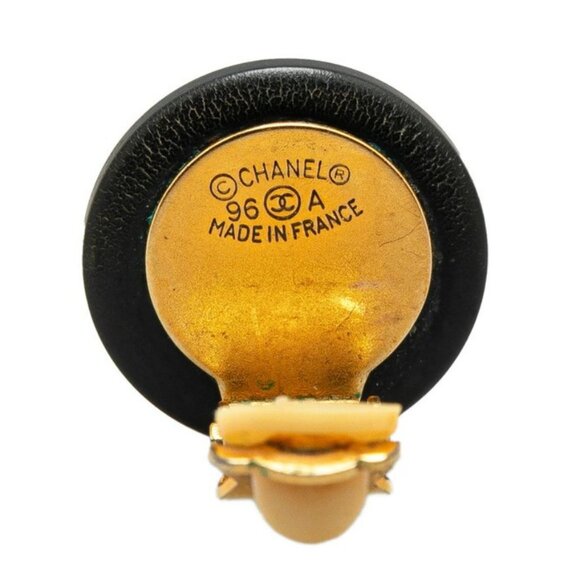 CHANEL CC Logos Black Round Clip-On Earrings Gold Tone 96A Auth #2600 - Picture 3 of 3